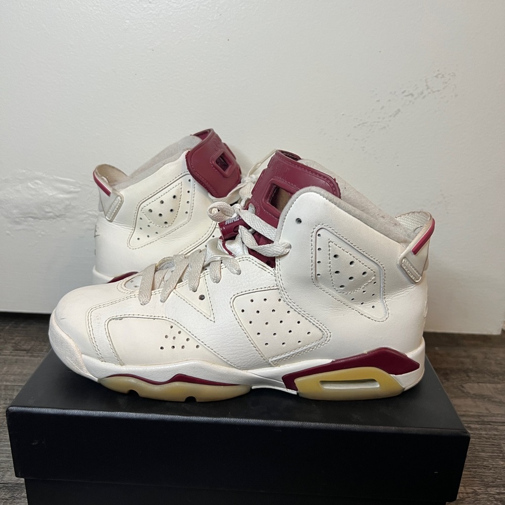 Air Jordan 6 retro maroon size 6.5y